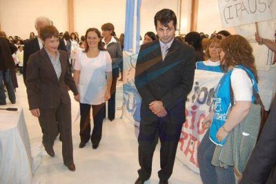R�os dijo que un paro docente, �si se discute de buena f�, resulta extra�o que suceda�