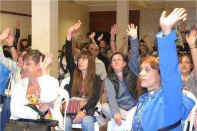 Docentes rechazaron oferta salarial del 25%