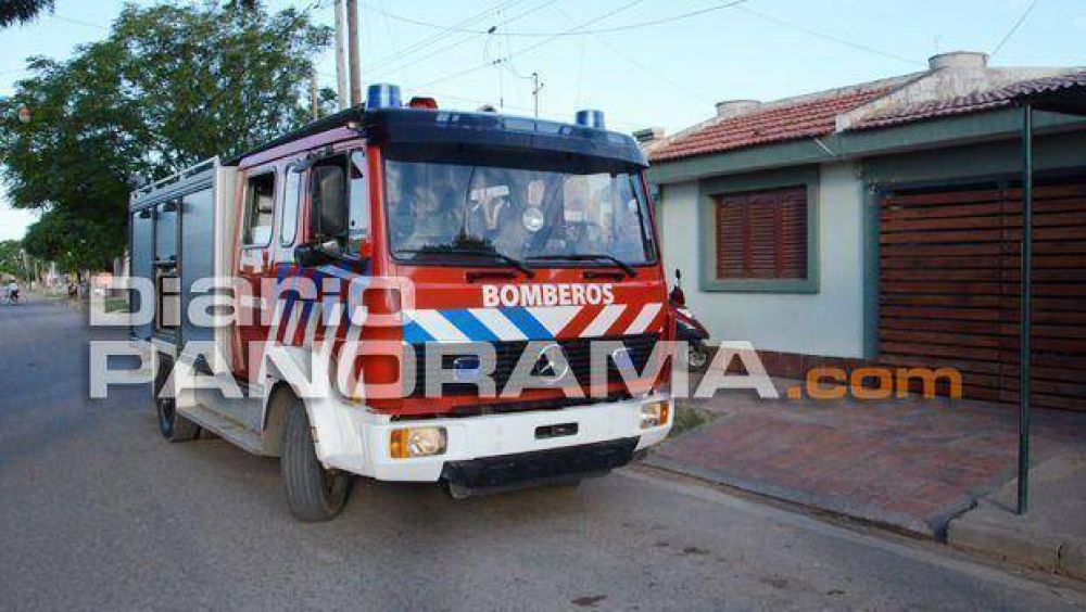 Bomberos trabajaron para sofocar incendio en el barrio Smata