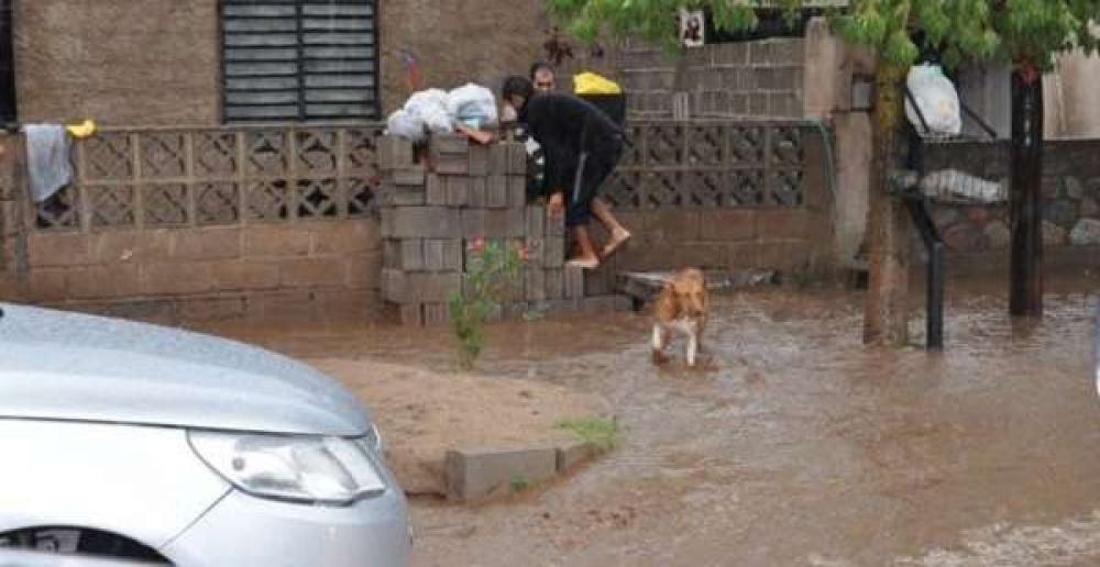 Unas 50 familias fueron asistidas por las lluvias en Capital