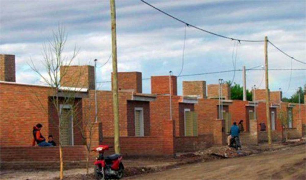 C�ritas conseguir� fondos para construir 52 viviendas en El Frutillar