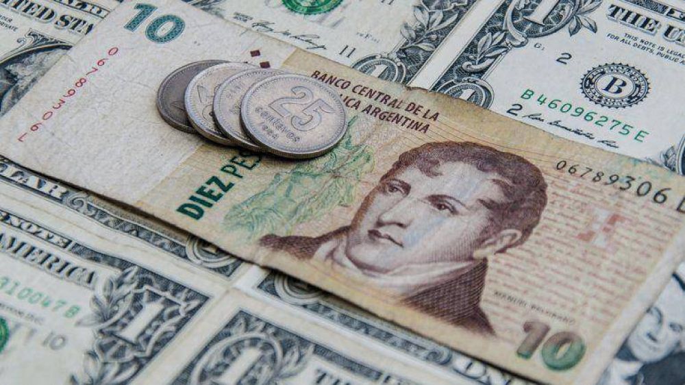 Despu�s de reconocer la mayor inflaci�n en 12 a�os, el d�lar libre baja 25 centavos a $11,70