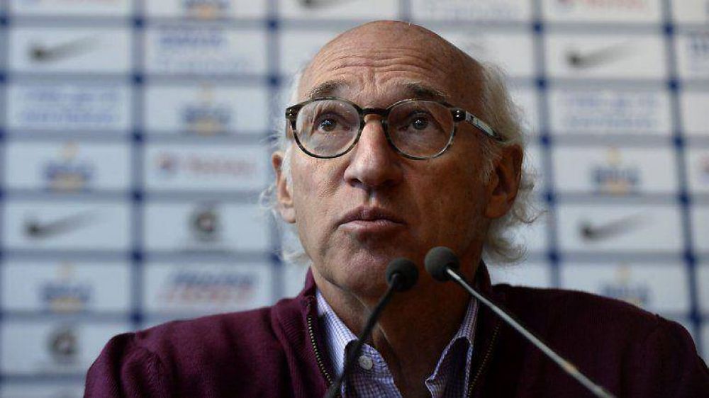 Bianchi: "No me preocupa la ansiedad que tengan por ver a Riquelme, no lo voy a apurar"