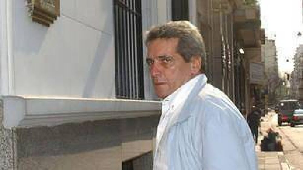 Un sindicalista cruz� a Kicillof y pidi� un piso de 35% de aumento salarial