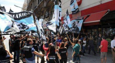 Una agrupaci�n kirchnerista escrach� un local de Disco porque no ten�a "precios cuidados"