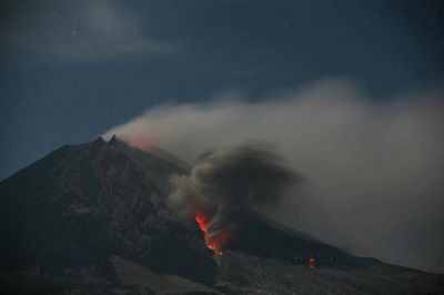 Muertos y evacuados por la erupci�n de un volc�n en Indonesia