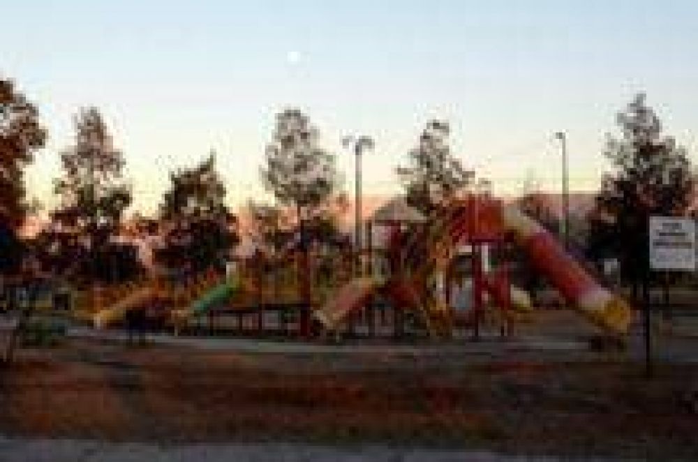 Salta: Las plazas de la ciudad son v�ctimas permanentes del vandalismo
