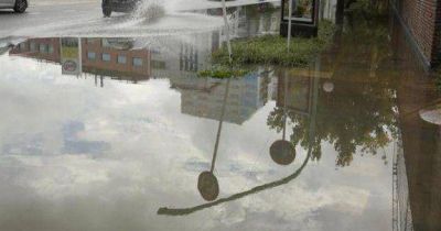 Por la fuerte lluvia, colapsan todos los desag�es del centro