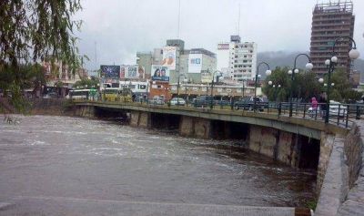 El r�o San Antonio creci� m�s de tres metros con las lluvias