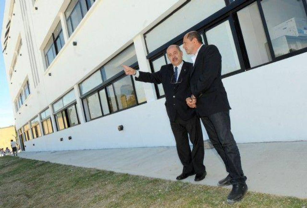 Humanidades inaugura el lunes su nuevo edificio y arranca la �L�nea Universitaria�