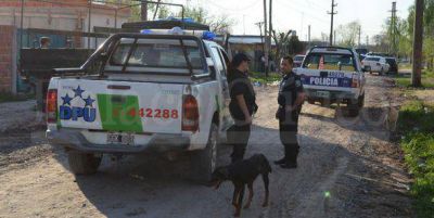 Una polic�a tropez� y mat� de un disparo a un inocente
