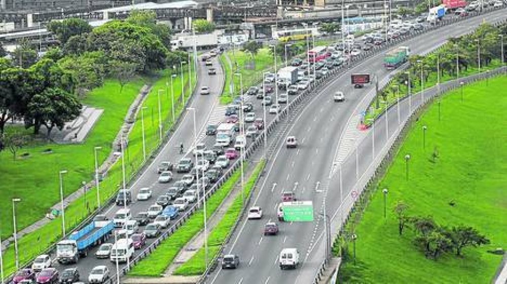 Autopistas paralizadas y demoras por piquetes en Once y Dock Sud