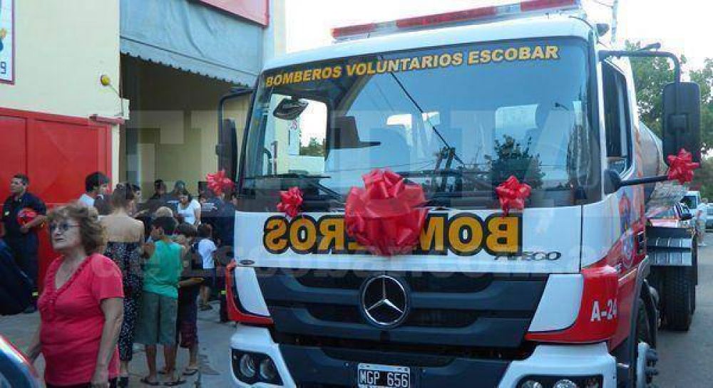 Los Bomberos Voluntarios de Escobar presentaron en sociedad dos nuevos m�viles
