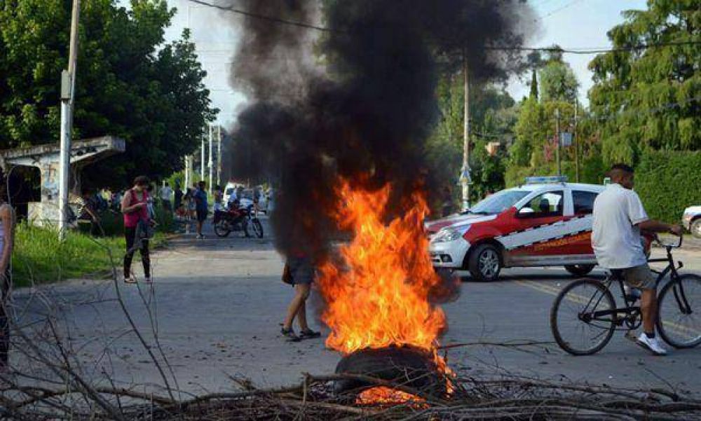 Piquetes y tensi�n por los permanentes cortes del suministro el�ctrico