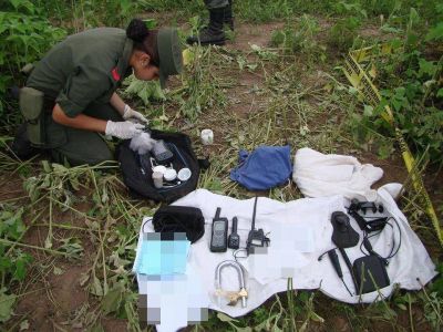 Gendarmer�a incaut� una aeronave furtiva, hay tres detenidos 