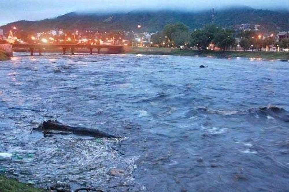 El lago San Roque subi� tres metros en apenas un s�lo d�a