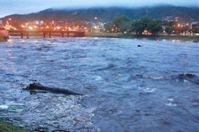 El lago San Roque subi� tres metros en apenas un s�lo d�a
