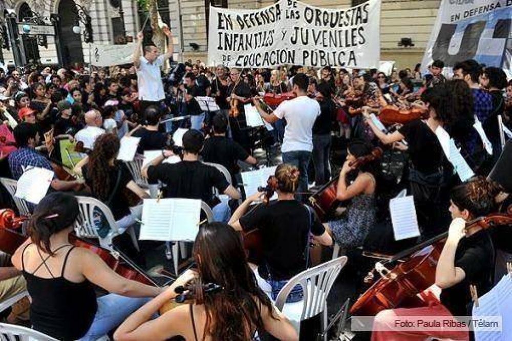 La Justicia orden� al gobierno porte�o reponer en su cargo al titular de las orquesta juveniles