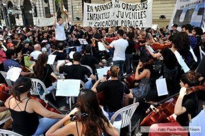 La Justicia orden� al gobierno porte�o reponer en su cargo al titular de las orquesta juveniles