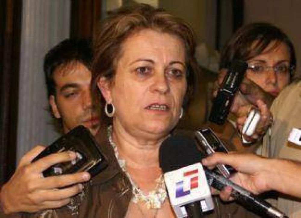 Congreso FEB vot� no comenzar las clases	