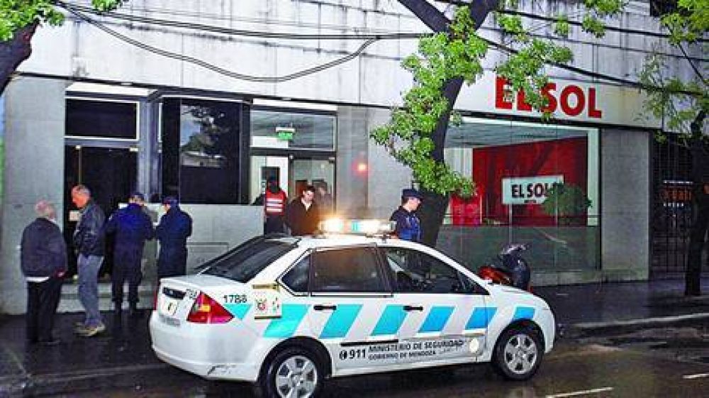 Extra�o asalto al diario que fue amenazado por una jefa narco