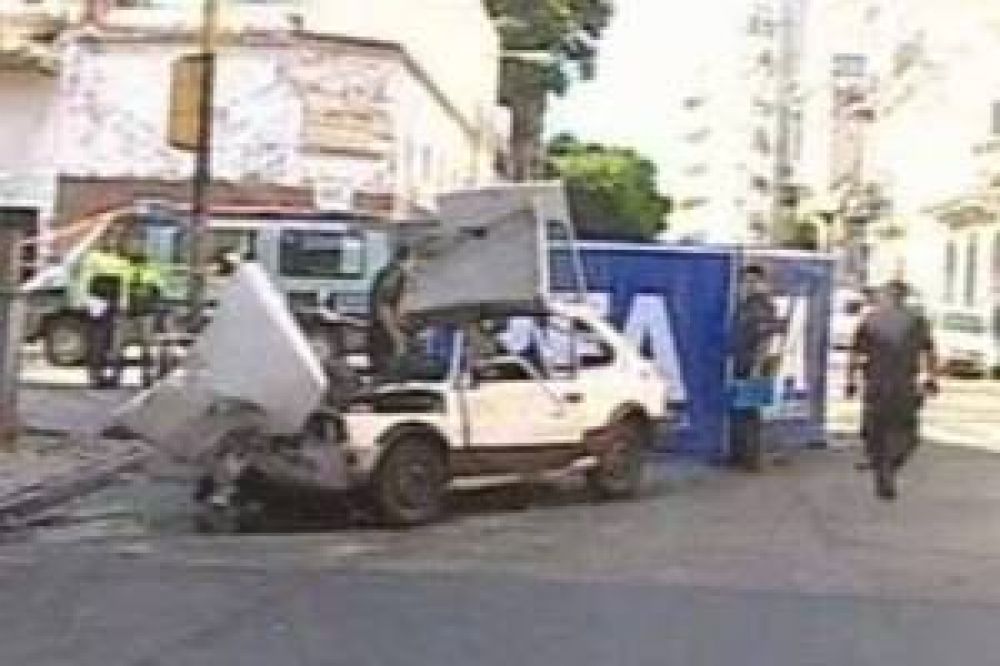 San Telmo: al menos un muerto y 5 heridos al chocar colectivo y auto