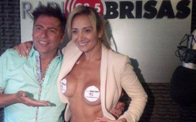 Andrea Ghidone cumpli� su promesa e hizo un topless