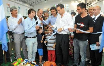 Nuevo polideportivo para Los Hornos y m�s Envi�n para La Plata