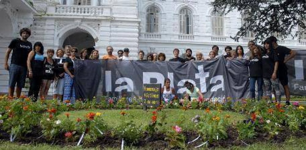 "Vamos a inundar la ciudad de jardines de la memoria"