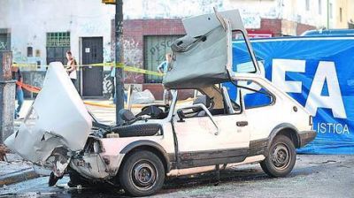 Perdi� el control y choc� a un colectivo: un muerto y 6 heridos