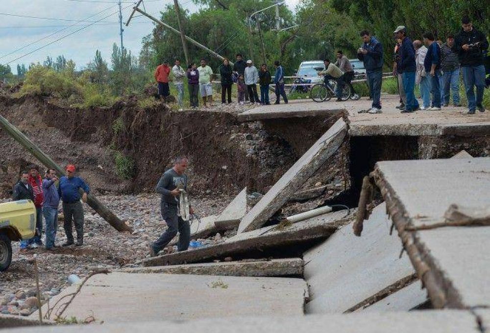 La lluvia dej� a cientos de mendocinos durmiendo en albergues, casas afectadas y necesidad de ayuda