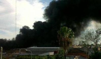 Lan�s: 22 dotaciones de bomberos lograron sofocar importante incendio