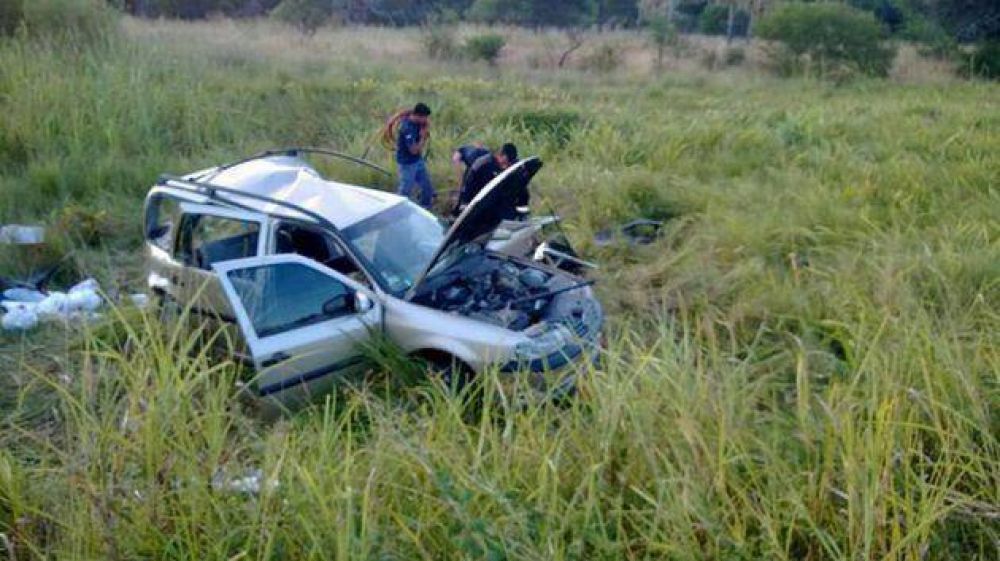 Una mujer fallece como consecuencia de un choque y vuelco en la Ruta 11