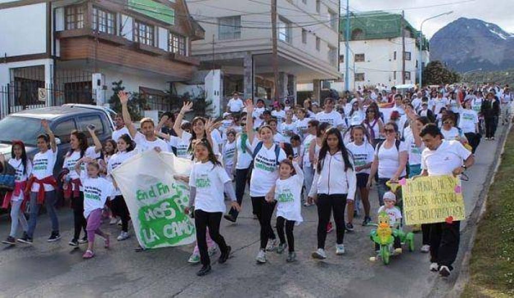 Ushuaia: Se realiz una caminata por los nios que luchan contra el cncer