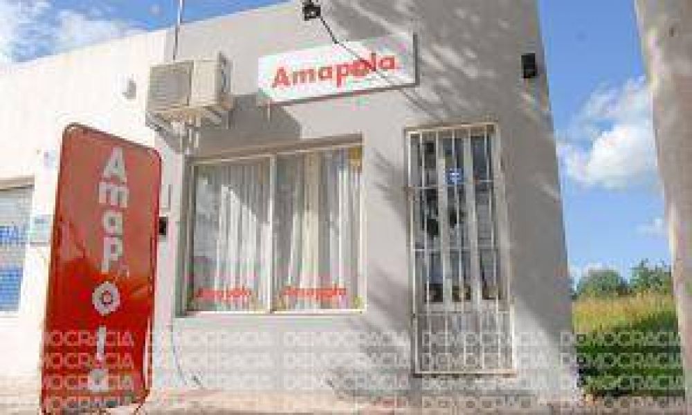Asaltan un polirrubros y un local de ropa