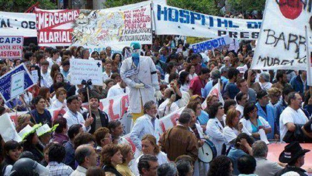 M�dicos marchar�n hacia Plaza Independencia exigiendo incremento salarial