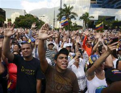 La oposici�n sube la apuesta y desaf�a a Maduro con m�s marchas