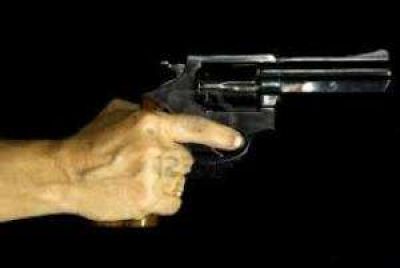Hombre propin� 4 disparos a su mujer y luego se dispar� a si mismo en el rostro