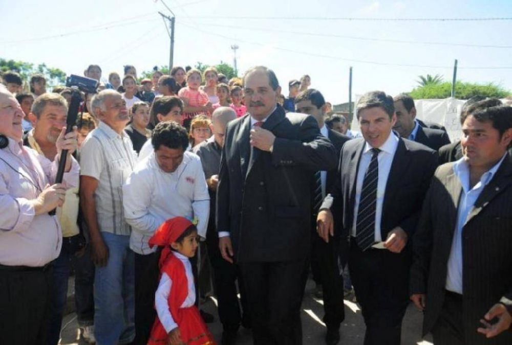 Alperovich prioriza recorridos por la capital, pero sin Amaya