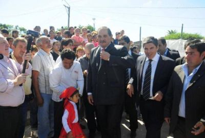Alperovich prioriza recorridos por la capital, pero sin Amaya