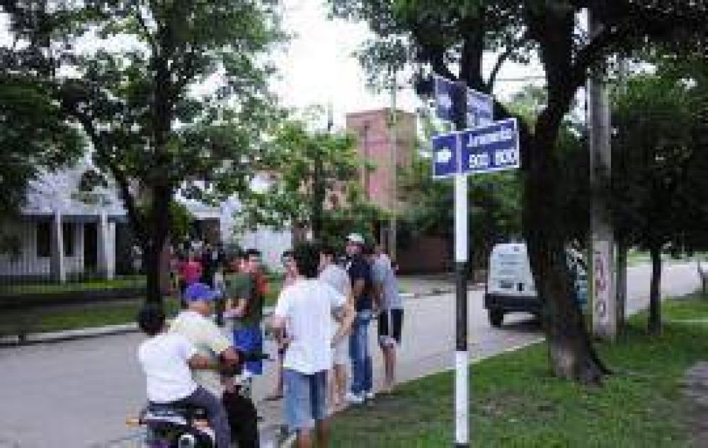 Vecinos tucumanos detienen a ladrones y pelean con sus familiares