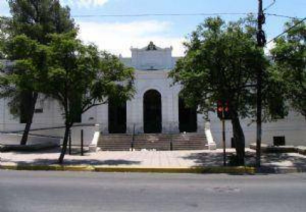 Eval�an si las investigaciones de la UNCa cumplen con los objetivos trazados