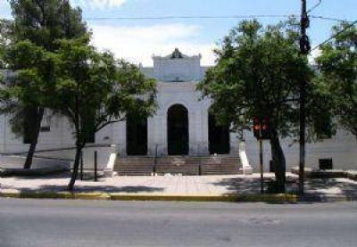 Eval�an si las investigaciones de la UNCa cumplen con los objetivos trazados