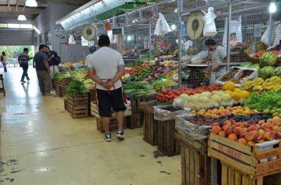 Acuerdan con puesteros mejoras en mercados municipales