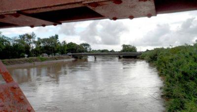 Por la lluvia, hubo cortes de calles y rutas y crecida en los diques