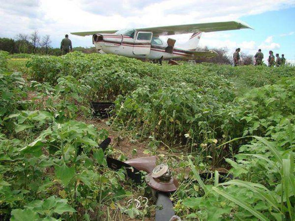 Incautaron avioneta con matr�cula extranjera y detuvieron a tres sospechosos