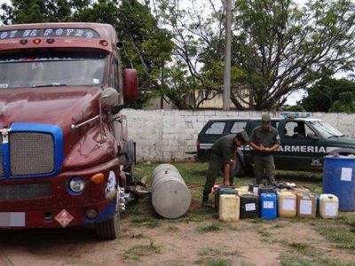 Dur�simo golpe al narcotr�fico: secuestran 600 kilos de coca�na l�quida