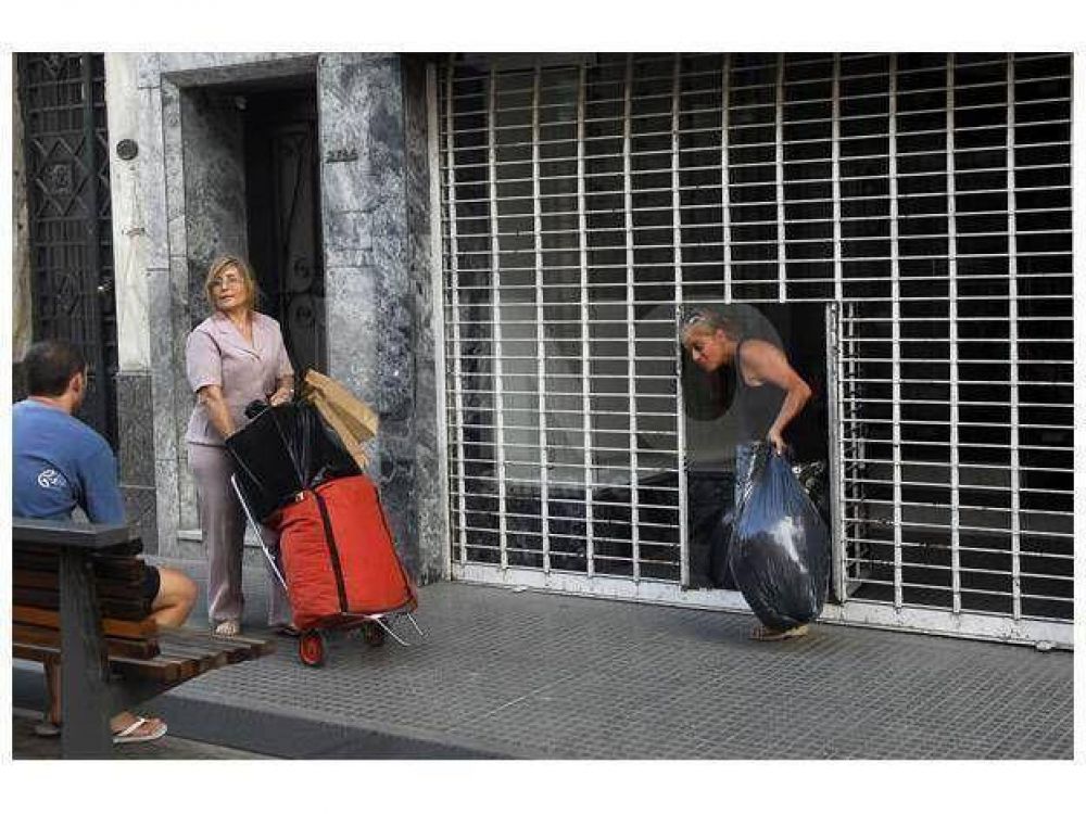 Por el costo de los alquileres, muchos comercios se van de la Peatonal