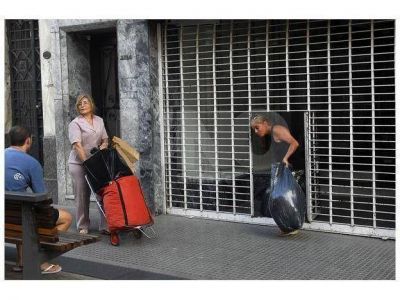 Por el costo de los alquileres, muchos comercios se van de la Peatonal