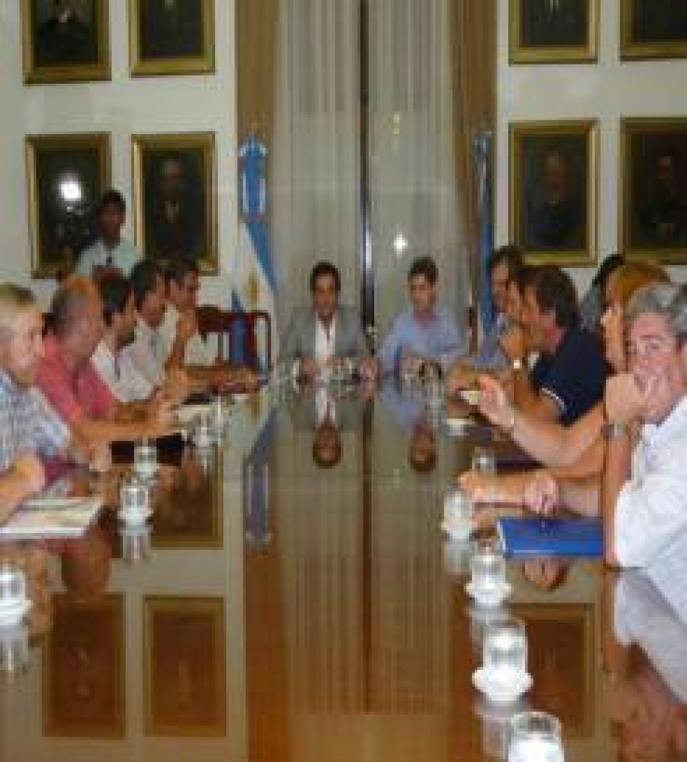 Los gremios docentes fueron convocados a paritarias para el jueves